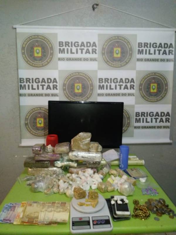 BM estoura boca de fumo e faz uma das maiores apreensões de drogas do ano em Passo Fundo