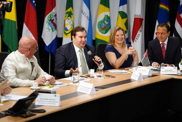 Maia diz que estados e municípios ficarão fora da reforma