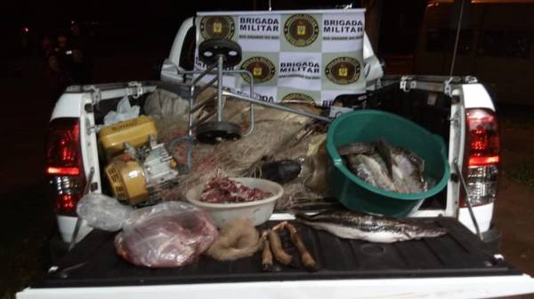  Onze pessoas são conduzidas a DP por porte ilegal de arma e crime contra a Fauna