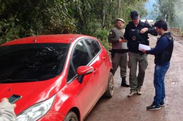 Quadrilha ataca banco, rende moradores e foge com reféns em Santa Cruz do Sul