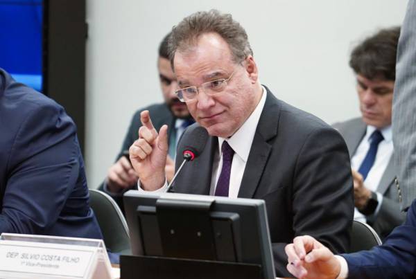 Comissão da reforma da Previdência se reúne nesta manhã para votar novo parecer