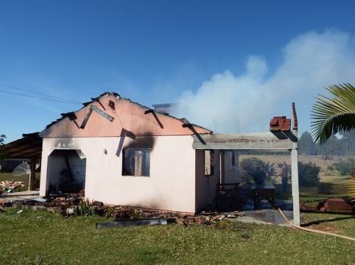 Incêndio destruiu residência no interior de Crissiumal