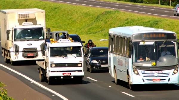 Motoristas profissionais das categorias C, D e E já podem fazer reciclagem preventiva