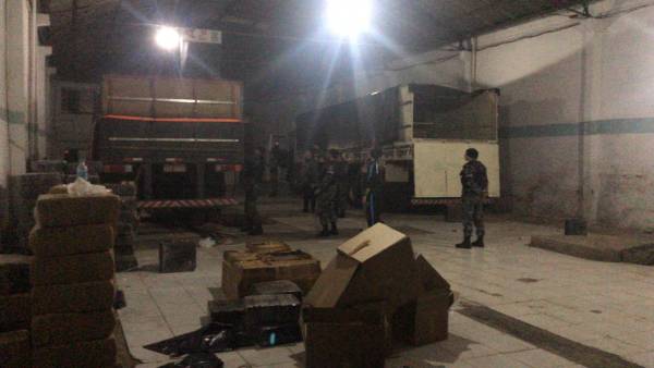 Polícia apreende caminhão com 4,6 toneladas de maconha em Porto Alegre