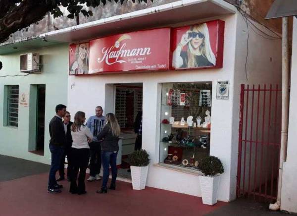 Ótica Kaufmann é alvo de bandidos em Ajuricaba