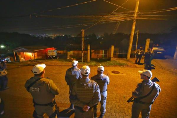 Três pessoas são mortas dentro de casa no bairro Jardim Botânico, em Porto Alegre