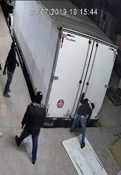 Quadrilha fez nove reféns no assalto ao centro de distribuição das Lojas Becker em Venâncio Aires