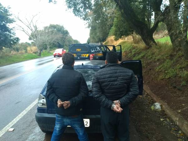 PRF prende dois homens por porte ilegal de arma em Sarandi