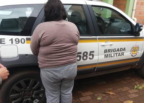 Mulher transportando drogas junto ao corpo é presa em Ijuí