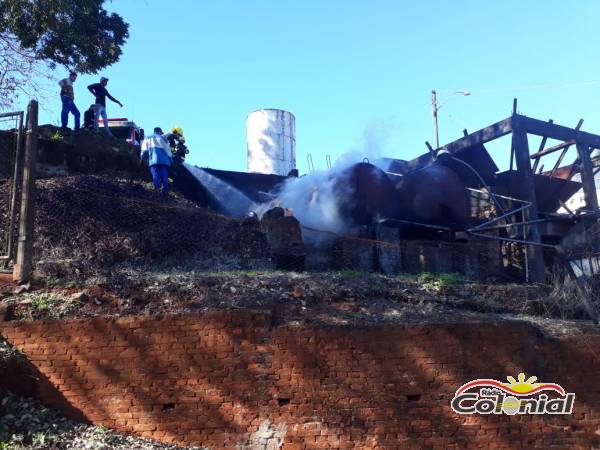 Bombeiros controlam princípio de incêndio na secretaria de Obras de T. de Maio