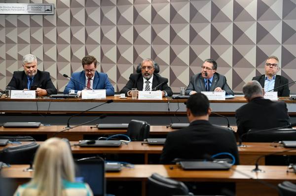 Comissão de Direitos Humanos do Senado debate reforma da Previdência