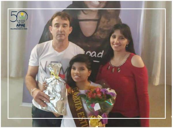 Aluna da Apae de Três de Maio conquista o título de Garota Estudantil Regional