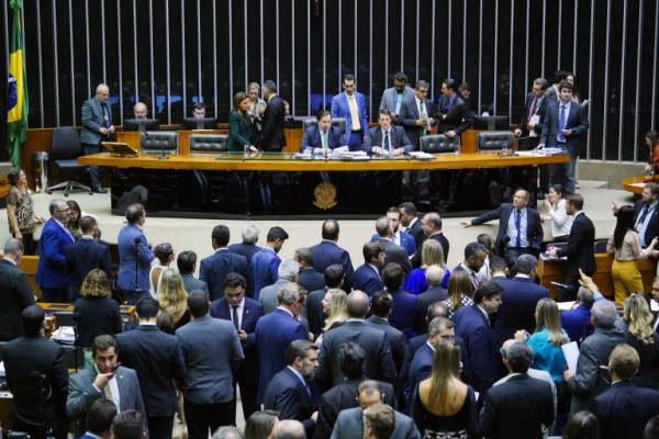Deputados devem retomar PEC que efetiva titulares de cartórios sem concurso
