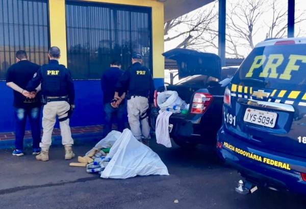 PRF apreende mais de 125 quilos de maconha e prende dupla por tráfico em Seberi
