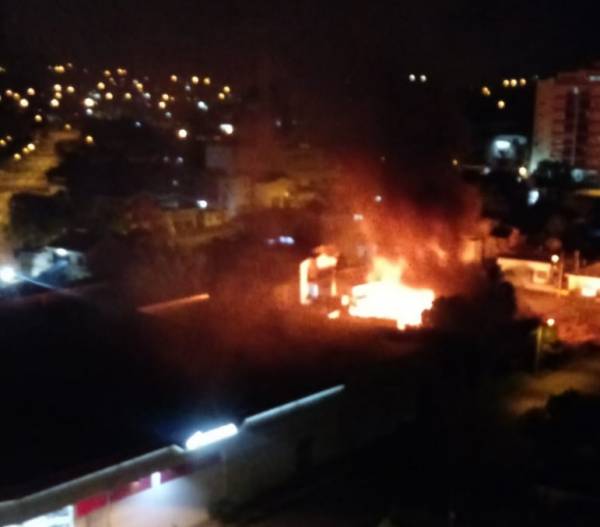 VÍDEO; casa é consumida por incêndio em Ijuí