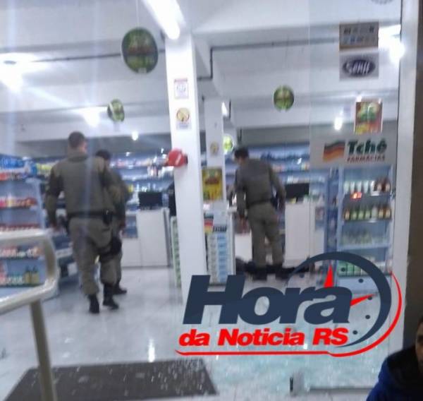 Policial à paisana é baleado após reagir a tentativa de roubo a farmácia e matar assaltante