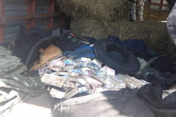 Caminhoneiro é parado em barreira e acaba preso com dinheiro levado de banco no norte do RS