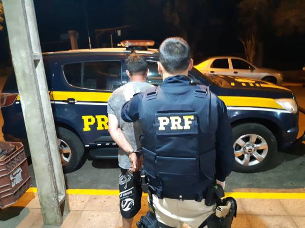 PRF cumpre mandado de prisão em Erechim