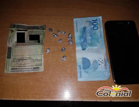Homem de Três de Maio é preso pela BM por tráfico de entorpecente em Horizontina