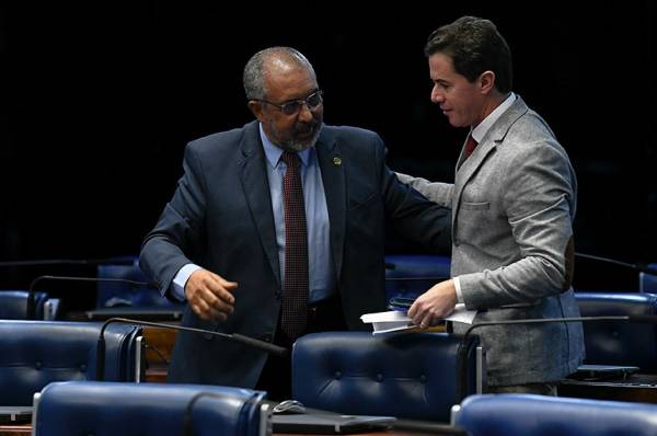 Senado faz última sessão de discussão da PEC da Previdência