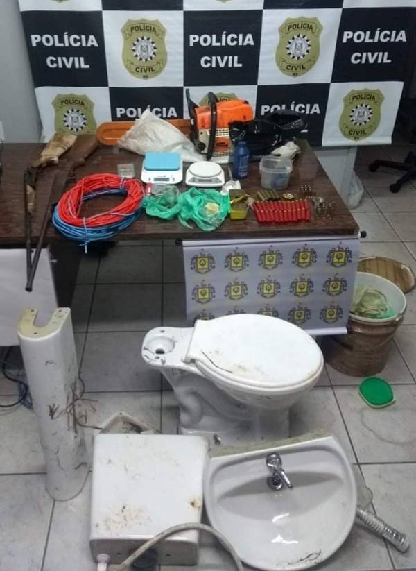 Polícia Civil e Brigada Militar apreendem armas de fogo e drogas em Jaguari