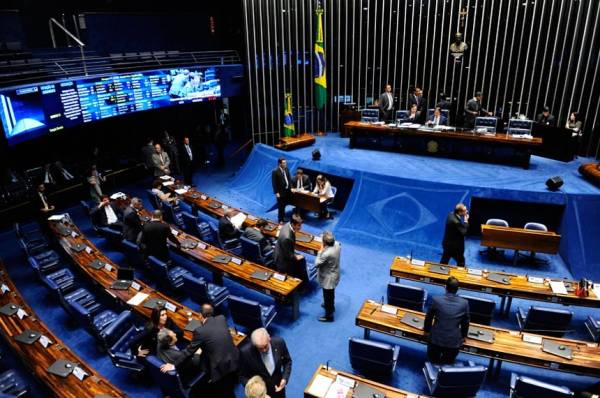 Senado retira da pauta de hoje projeto que reduz transparência em campanhas eleitorais