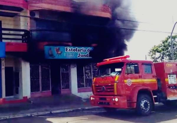 Incêndio destrói estabelecimento comercial na cidade de Três Passos