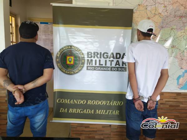 1º Batalhão Rodoviário da Brigada Militar prende dupla por tráfico de drogas em Santo Ângelo
