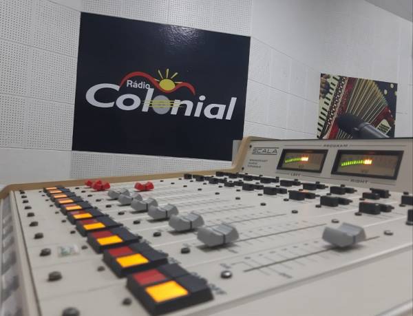 Colonial FM 94,7 FM anuncia novos programas e locutores