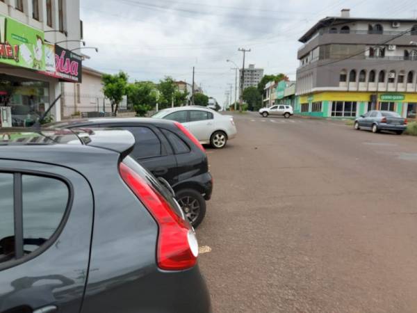 Secretário pede que condutores evitem estacionar na Padre Cacique para recapeamento do asfalto