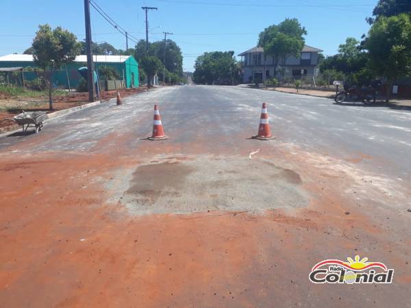 Mesmo antes de ser inaugurado asfalto da Rua Osvaldo Cruz já tem remendo da Corsan