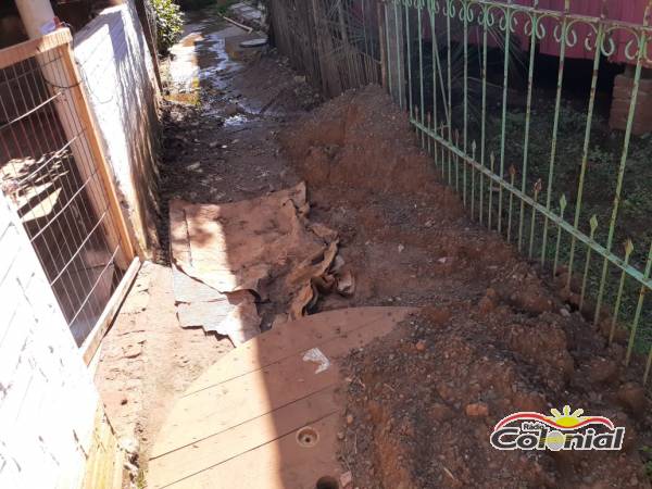 Moradores de beco no Bairro Oriental reclamam de obra inacabada na rede de energia elétrica