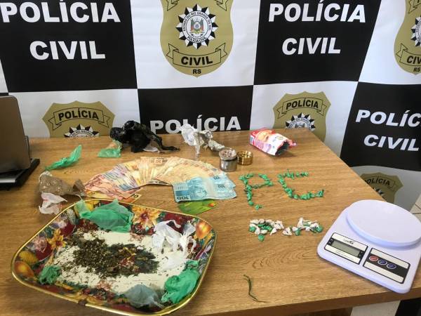 Polícia Civil cumpre mandado e apreende mais de 70 pedras de crack em Três de Maio