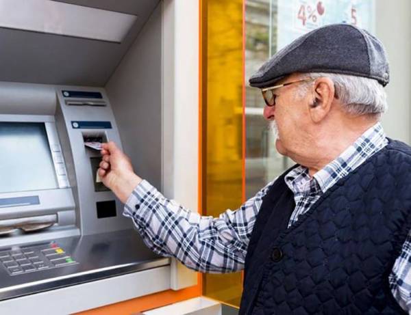 Aposentados começam a receber a partir desta segunda a 2ª parcela do 13º