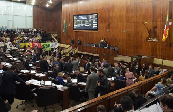 Assembleia aprova novas alíquotas da previdência de servidores civis