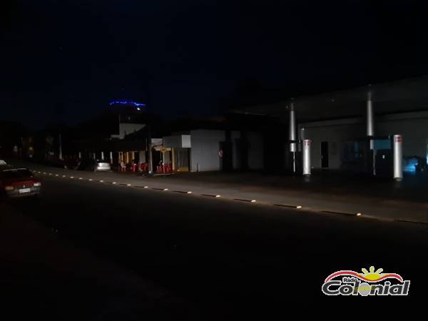 Curto em rede interrompe fornecimento de energia na Rua Horizontina em Três de Maio