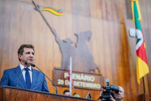 Ernani Polo toma posse como presidente da Assembleia