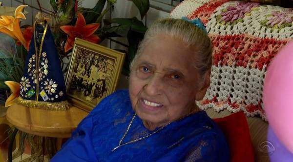 Não reclamo, toda vida é alegria, diz idosa que completou 112 anos em Cerro Largo