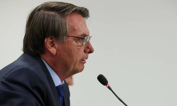 Bolsonaro anuncia em rede social que exame para coronavírus deu negativo