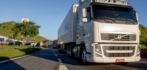 Caminhoneiros vão ter prioridade na próxima etapa de vacinação contra gripe