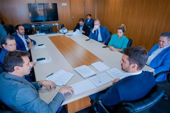 Assembleia entrega ao governador protocolo com medidas de segurança para viabilizar reabertura de lojas