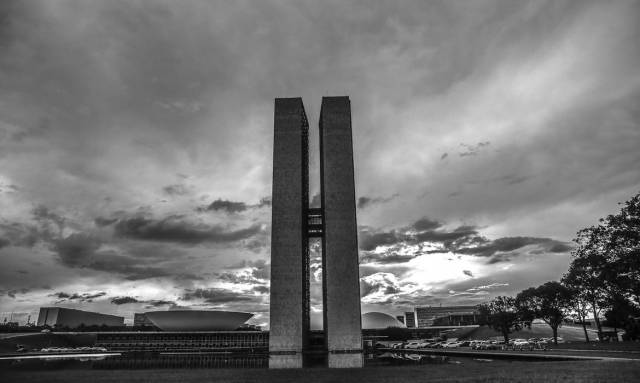 Senado aprova socorro de R$ 125 bilhões a estados e municípios