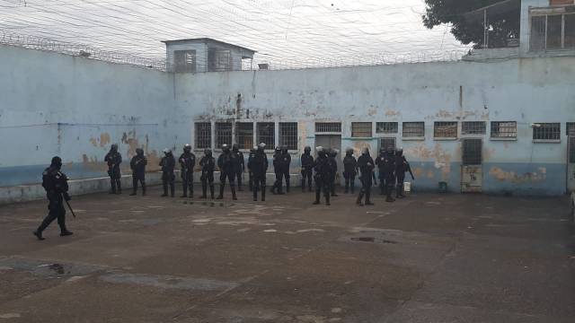 Agentes penitenciários da Seapen e Susepe realizam revista geral do Presídio de Santa Rosa