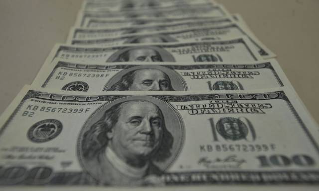 Dólar fecha acima de R$ 5,90 pela primeira vez na história