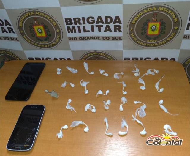 Brigada Militar prende indivíduo e aprende menor infrator por tráfico de drogas em Independência