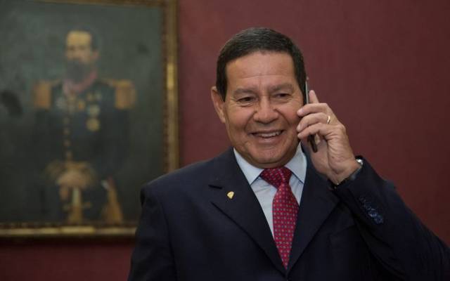 Exame de Mourão dá negativo para covid-19