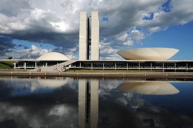 Senados e deputados federais decidem cancelar recesso parlamentar em julho