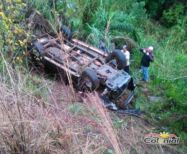 Veículo capota na BR 472 no trajeto entre Três de Maio e Boa Vista do Buricá