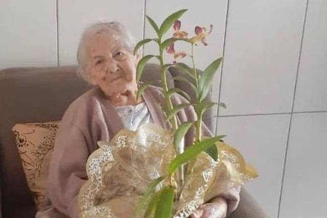 Dona Maria, 94 anos, diabética, hipertensa e curada da covid-19