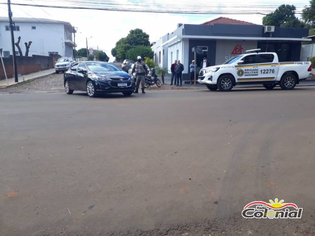 Acidente envolve automóvel e moto na Rua Horizontina em Três de Maio